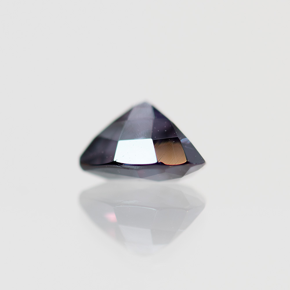 アレキサンドライト 0.85ct 側面の写真