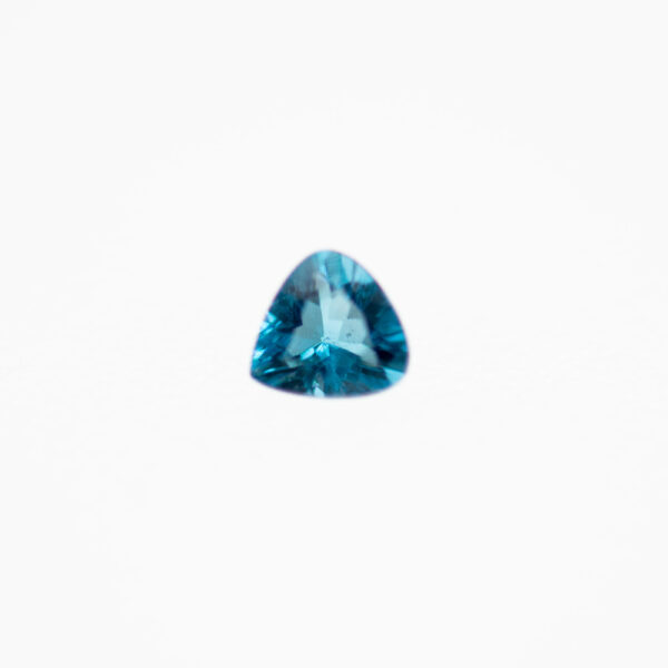 ソーダライト 0.174ct 鮮やかな青と魅惑の蛍光 JGGLソーティング付