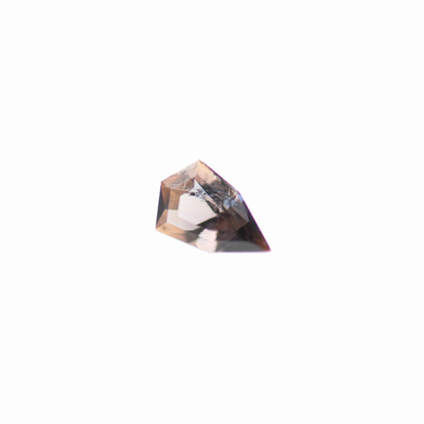 アキシナイト 0.34ct 一点モノの特殊カット パキスタン産