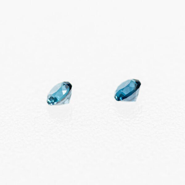 ブルートパーズ(ペアルース) 0.27ct ピアスのお仕立てに