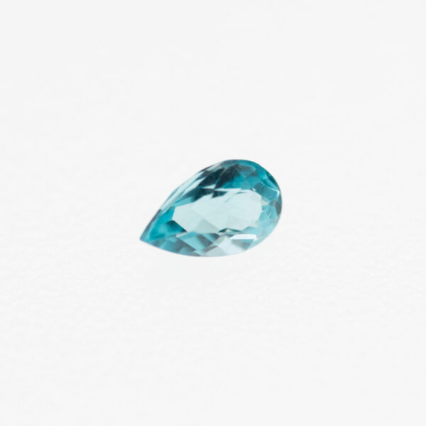 アパタイト 0.47ct 鮮烈なブルーの輝き
